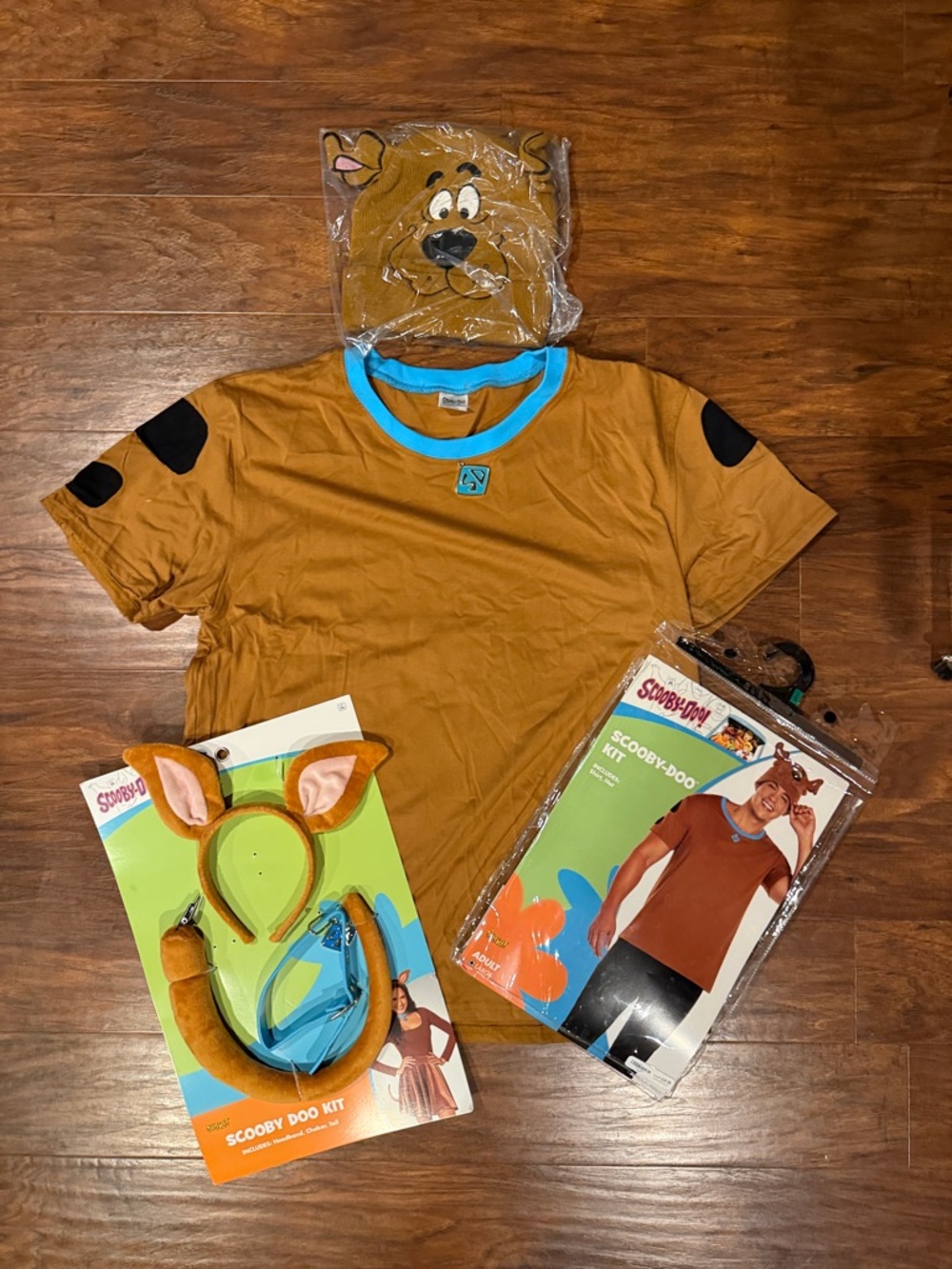 Scooby-Doo Men’s Brown Costume Tee & Accessory Set